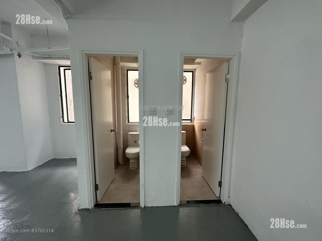 V Ga Building Rental 2 Toilets