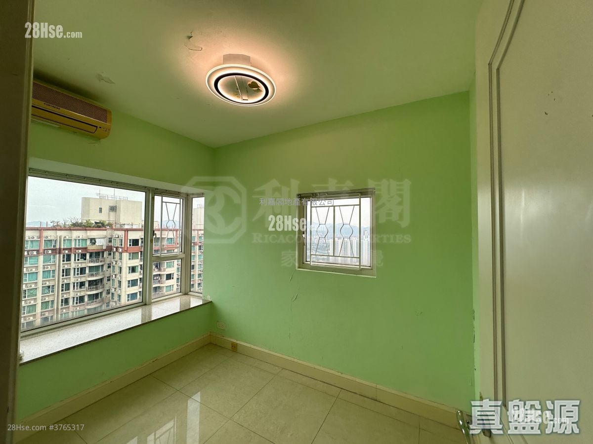 Central Park Towers Sell 2 Bedrooms , 1 Bathroom 493 ft²