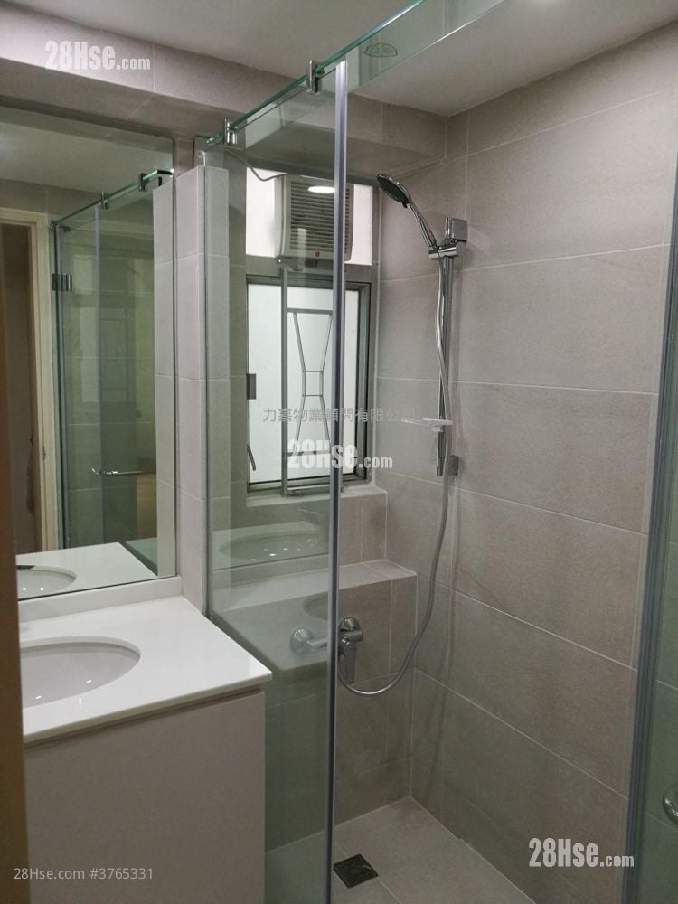 Conduit Tower Sell 3 Bedrooms 705 ft²