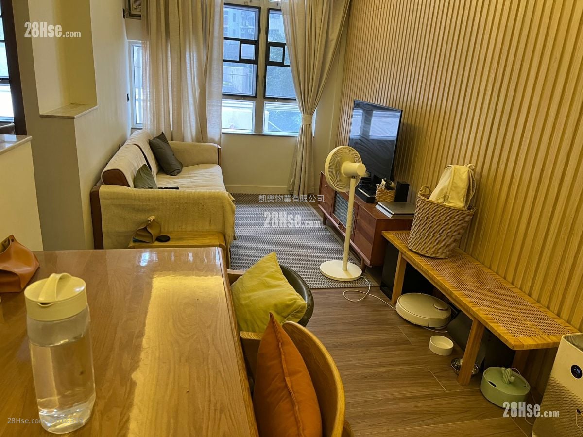 Kwun Tak Court Sell 2 Bedrooms , 1 Bathroom 568 ft²