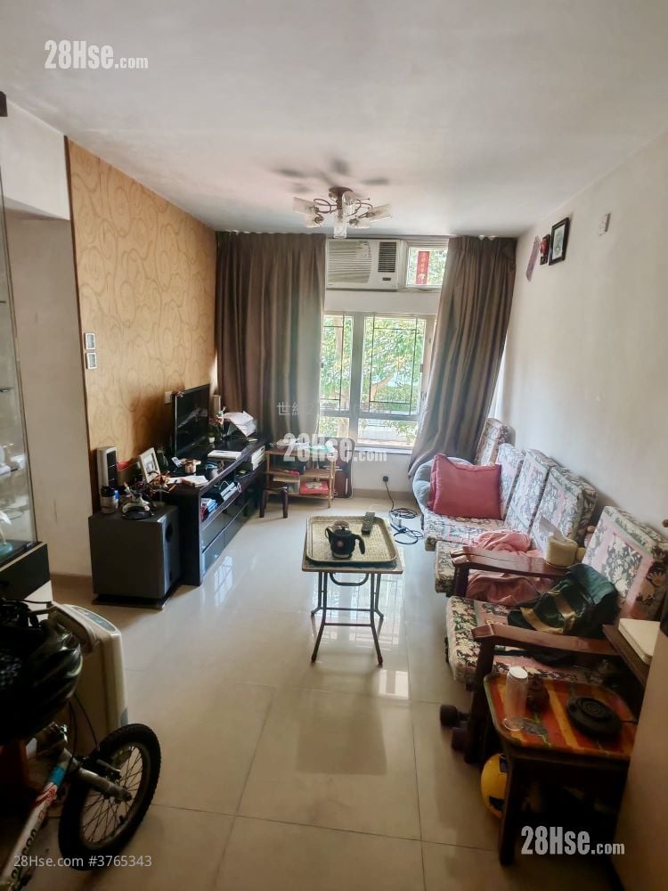 Fung Chuen Court Sell 3 Bedrooms , 1 Bathroom 598 ft²