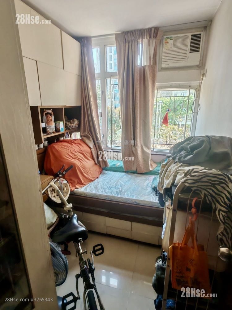 Fung Chuen Court Sell 3 Bedrooms , 1 Bathroom 598 ft²