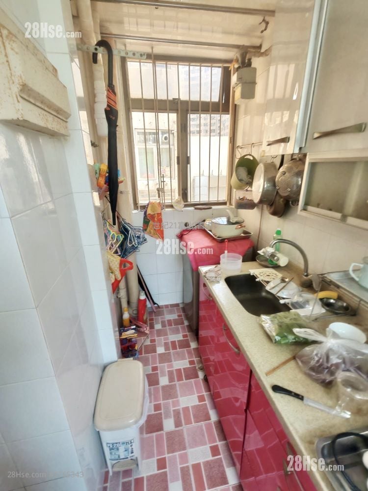 Fung Chuen Court Sell 3 Bedrooms , 1 Bathroom 598 ft²