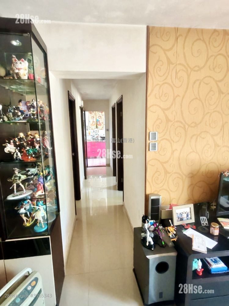 Fung Chuen Court Sell 3 Bedrooms , 1 Bathroom 598 ft²