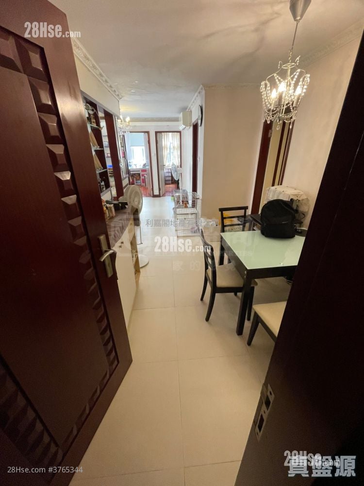 Mei Foo Sun Chuen Sell 3 Bedrooms , 2 Bathrooms 657 ft²