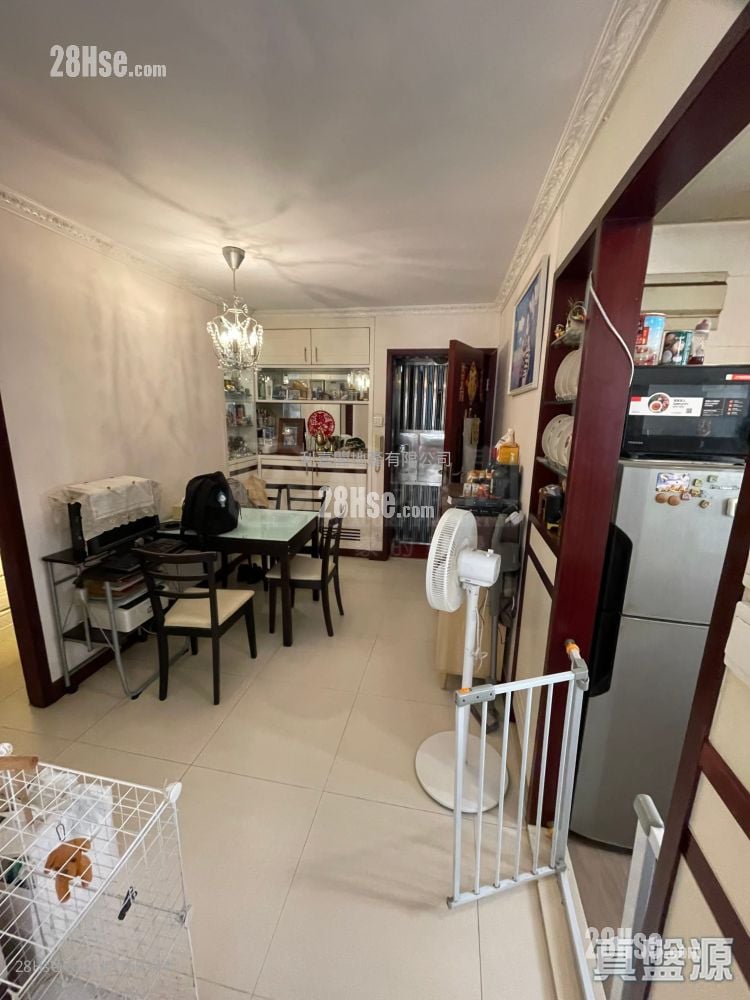 Mei Foo Sun Chuen Sell 3 Bedrooms , 2 Bathrooms 657 ft²