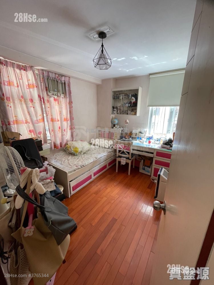 Mei Foo Sun Chuen Sell 3 Bedrooms , 2 Bathrooms 657 ft²