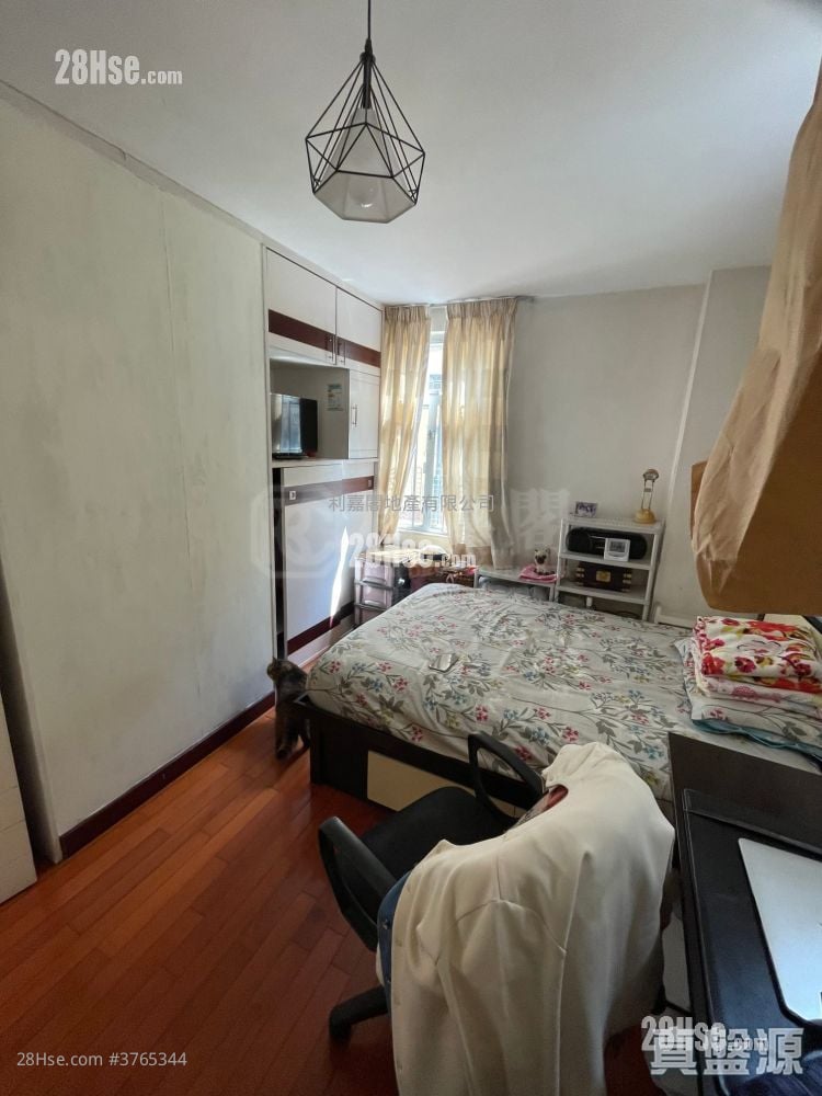 Mei Foo Sun Chuen Sell 3 Bedrooms , 2 Bathrooms 657 ft²