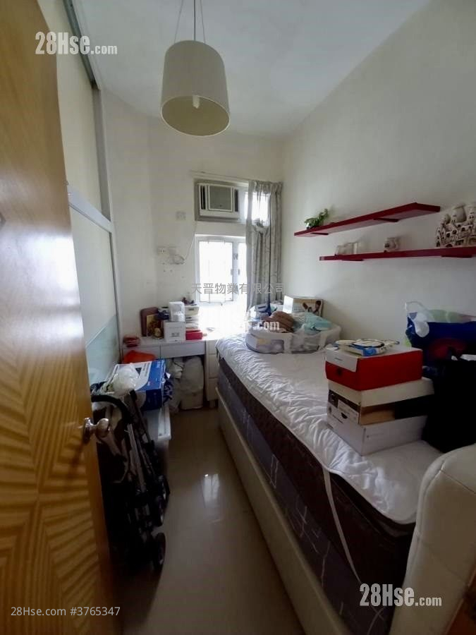 Whampoa Garden Sell 4 Bedrooms , 2 Bathrooms 755 ft²