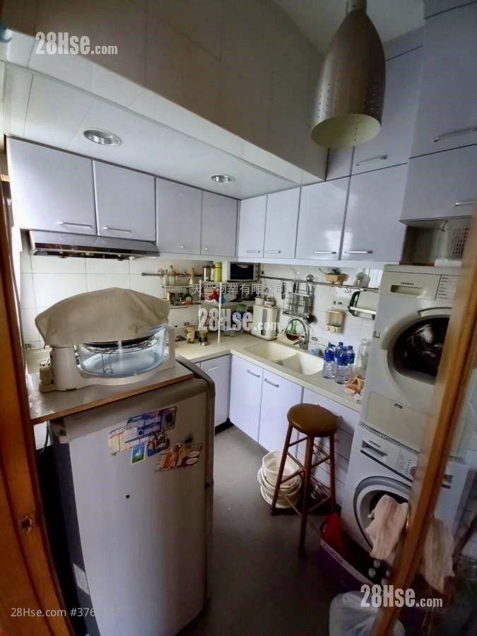 Whampoa Garden Sell 4 Bedrooms , 2 Bathrooms 755 ft²