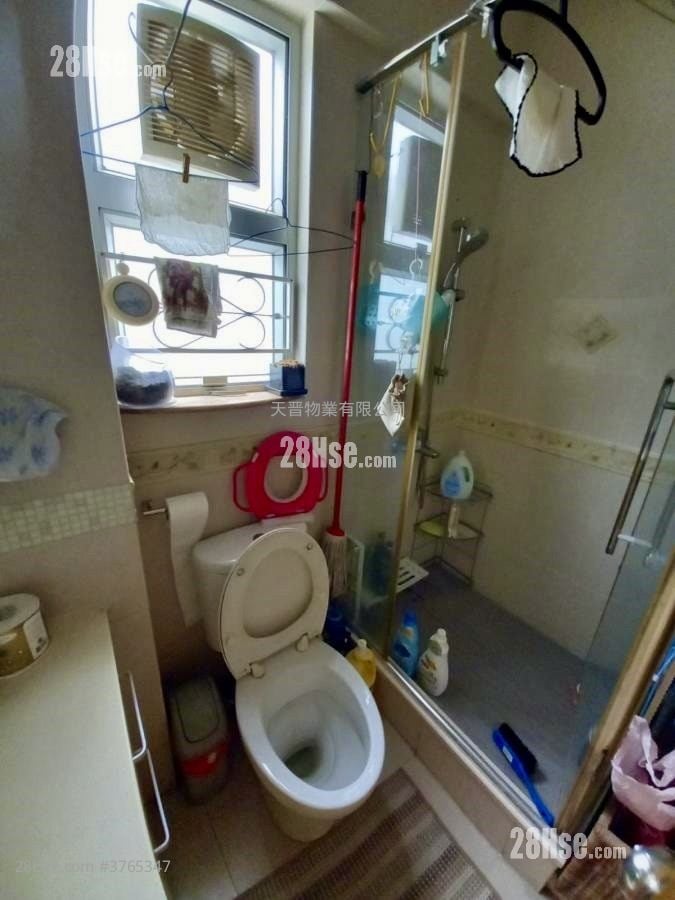 Whampoa Garden Sell 4 Bedrooms , 2 Bathrooms 755 ft²