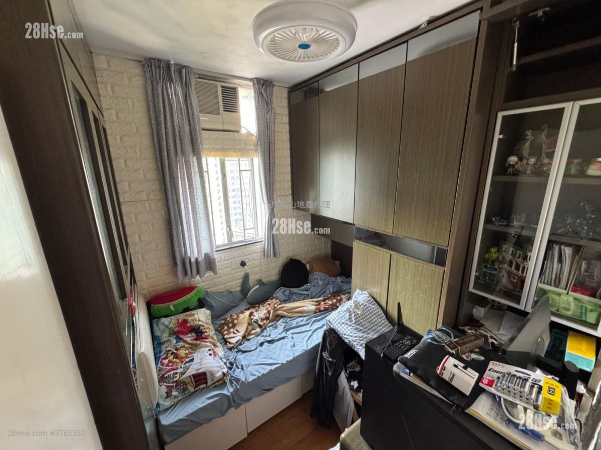 Saddle Ridge Garden Sell 3 Bedrooms , 1 Bathroom 592 ft²