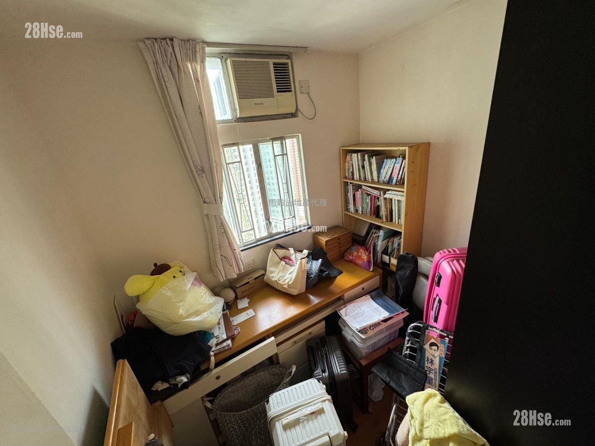 Saddle Ridge Garden Sell 3 Bedrooms , 1 Bathroom 592 ft²