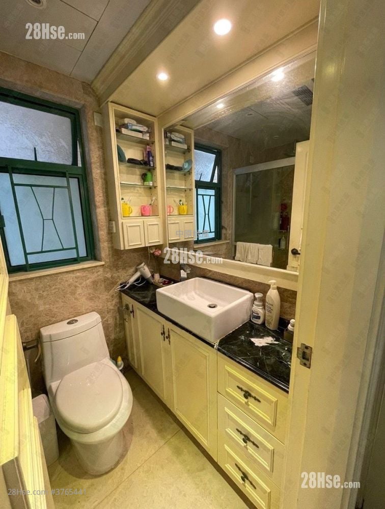 The Seacrest Sell 3 Bedrooms , 2 Bathrooms 609 ft²