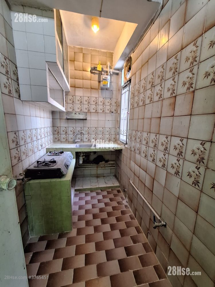 Golden Lion Garden Sell 2 Bedrooms , 1 Bathroom 285 ft²