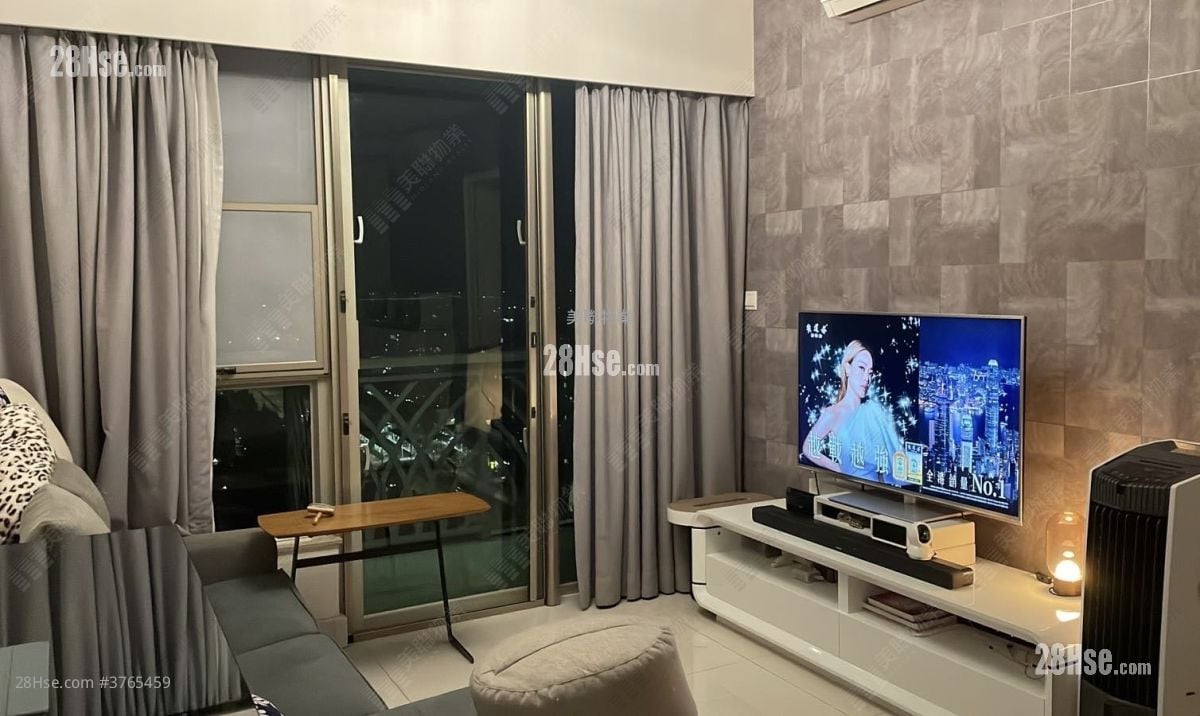 Uptown Sell 3 Bedrooms , 2 Bathrooms 760 ft²