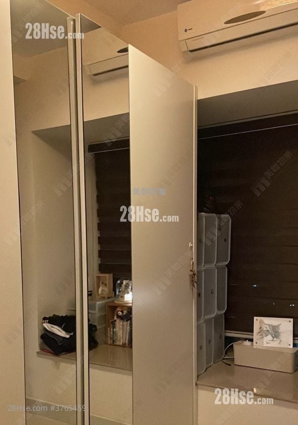 Uptown Sell 3 Bedrooms , 2 Bathrooms 760 ft²