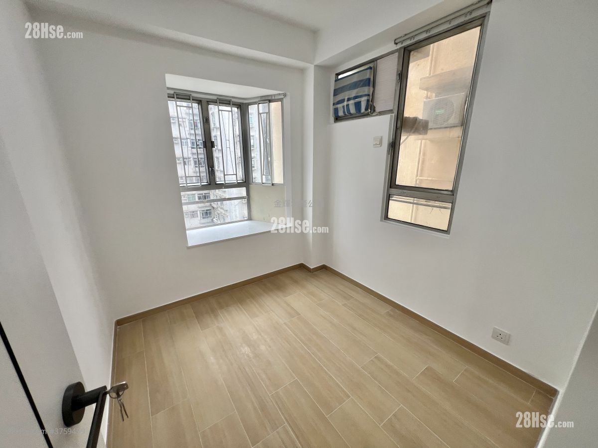 Hong King Garden Sell 2 Bedrooms , 1 Bathroom 370 ft²