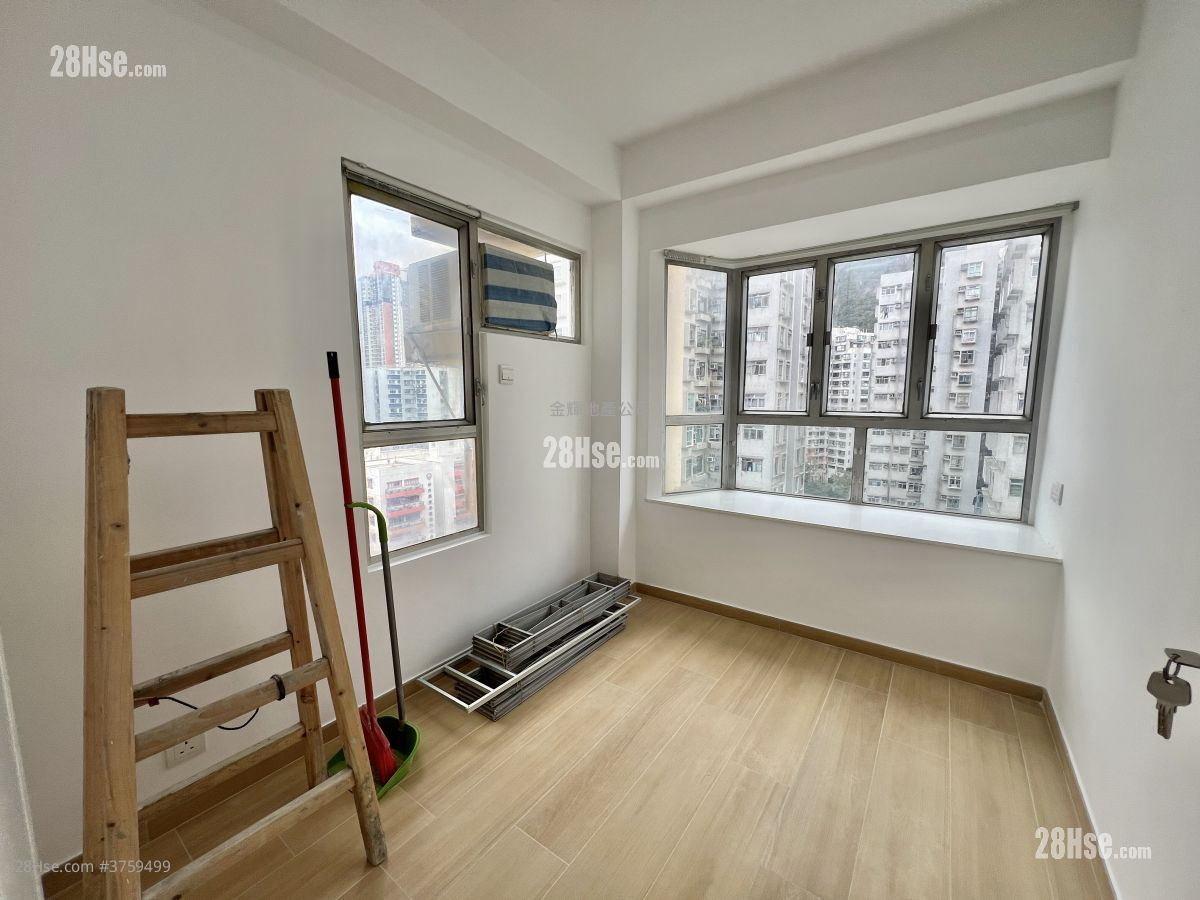 Hong King Garden Sell 2 Bedrooms , 1 Bathroom 370 ft²