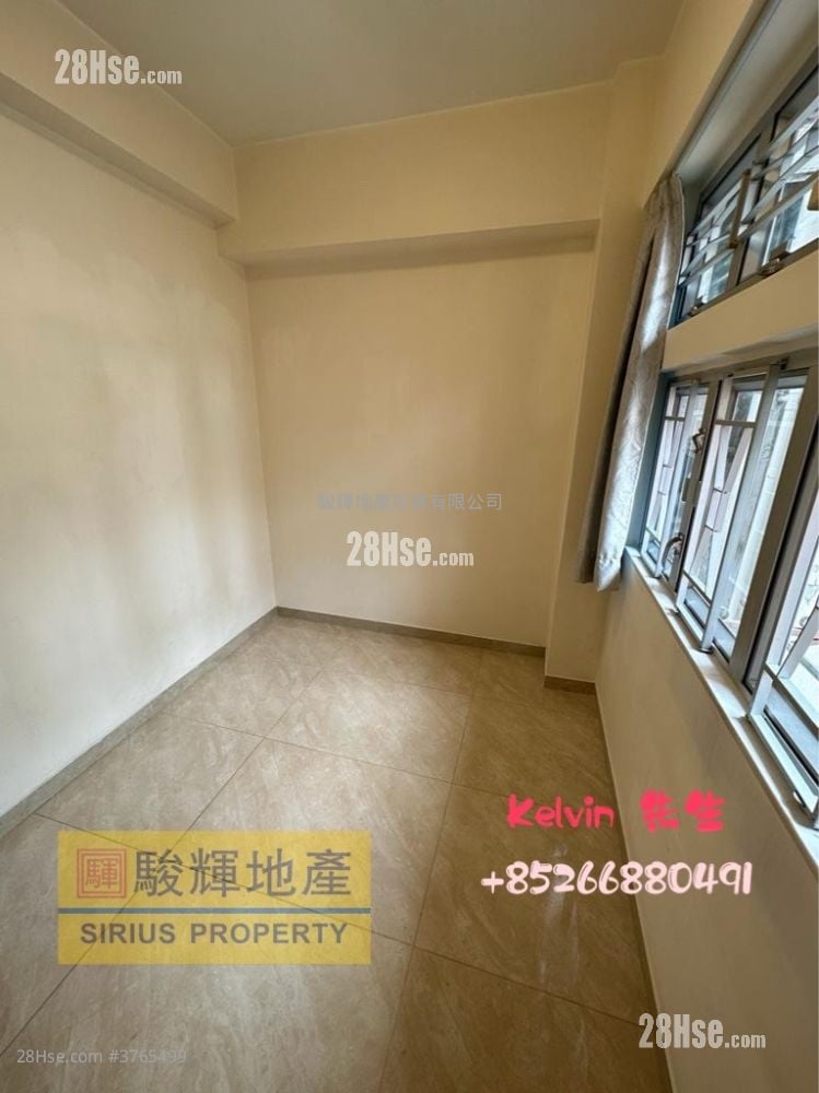 Hang Moon Building Sell 2 Bedrooms , 1 Bathroom 409 ft²