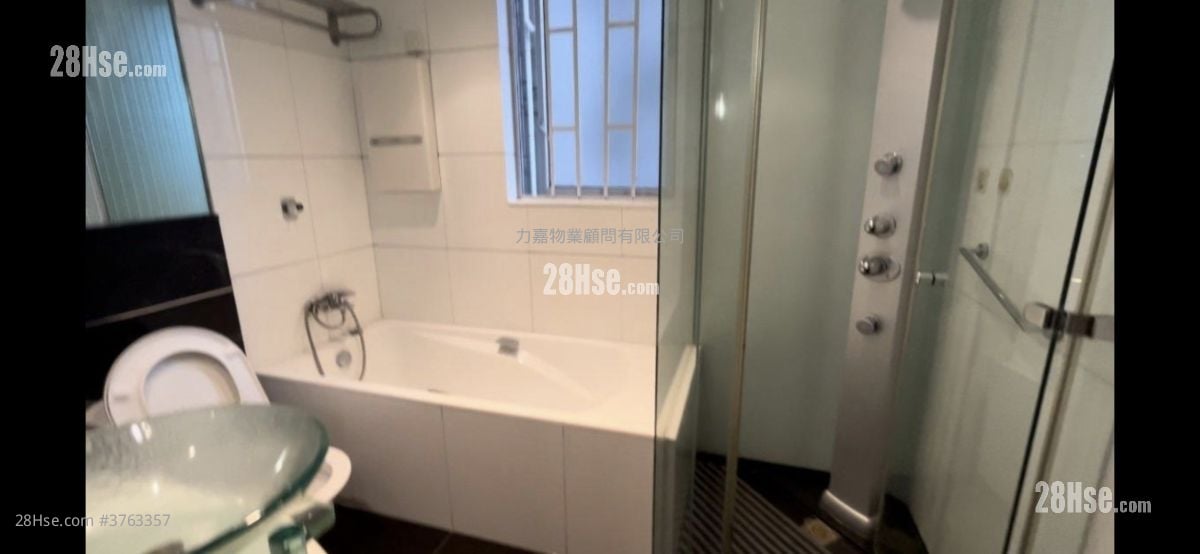 The Harbourside Sell 1,062 ft²