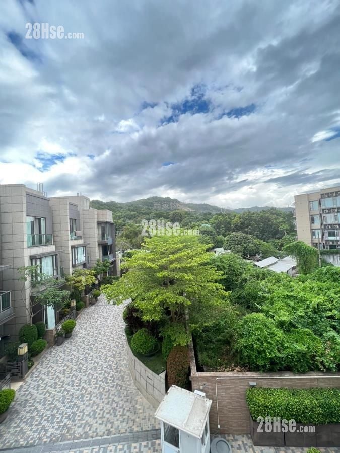 The Woodsville Sell 2,174 ft²