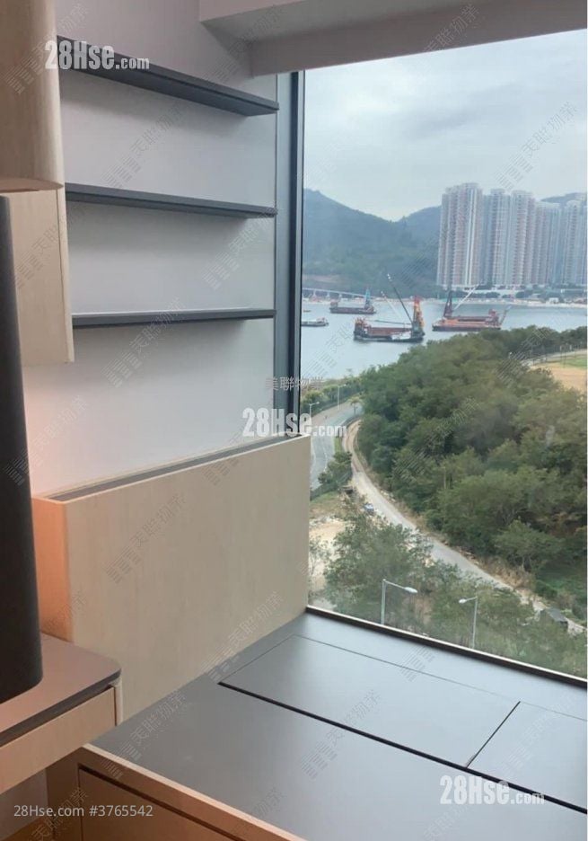 MALIBU 售盘 4 房 , 3 浴室 1,087 平方尺