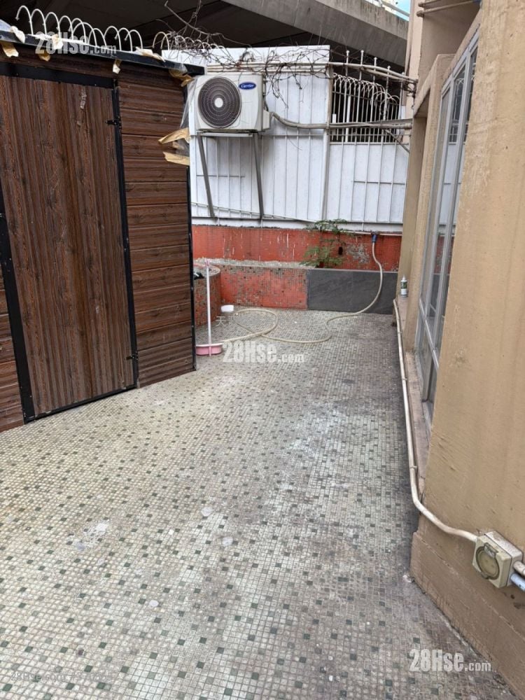 Co-Tack Building Sell 2 Bedrooms , 1 Bathroom 255 ft²