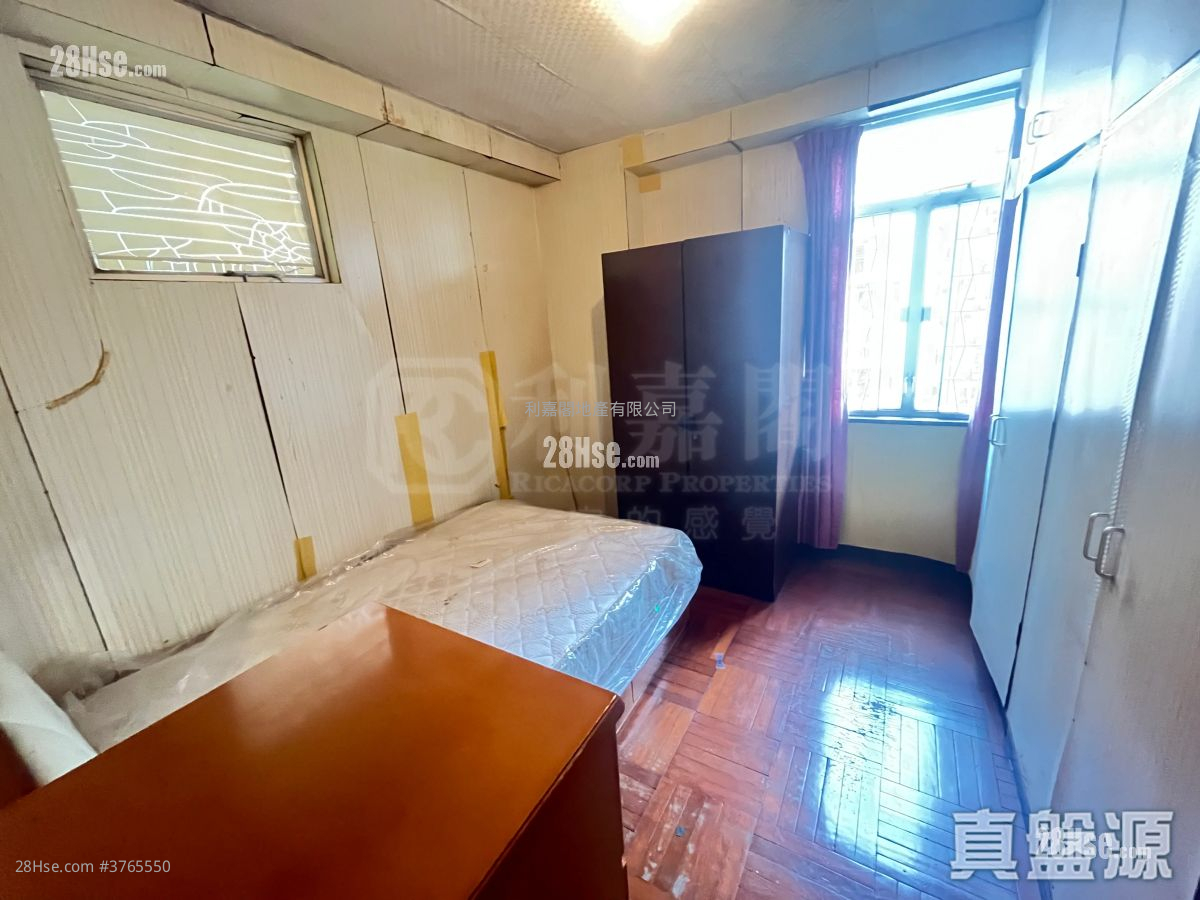 Mei Foo Sun Chuen Sell 3 Bedrooms , 1 Bathroom 703 ft²