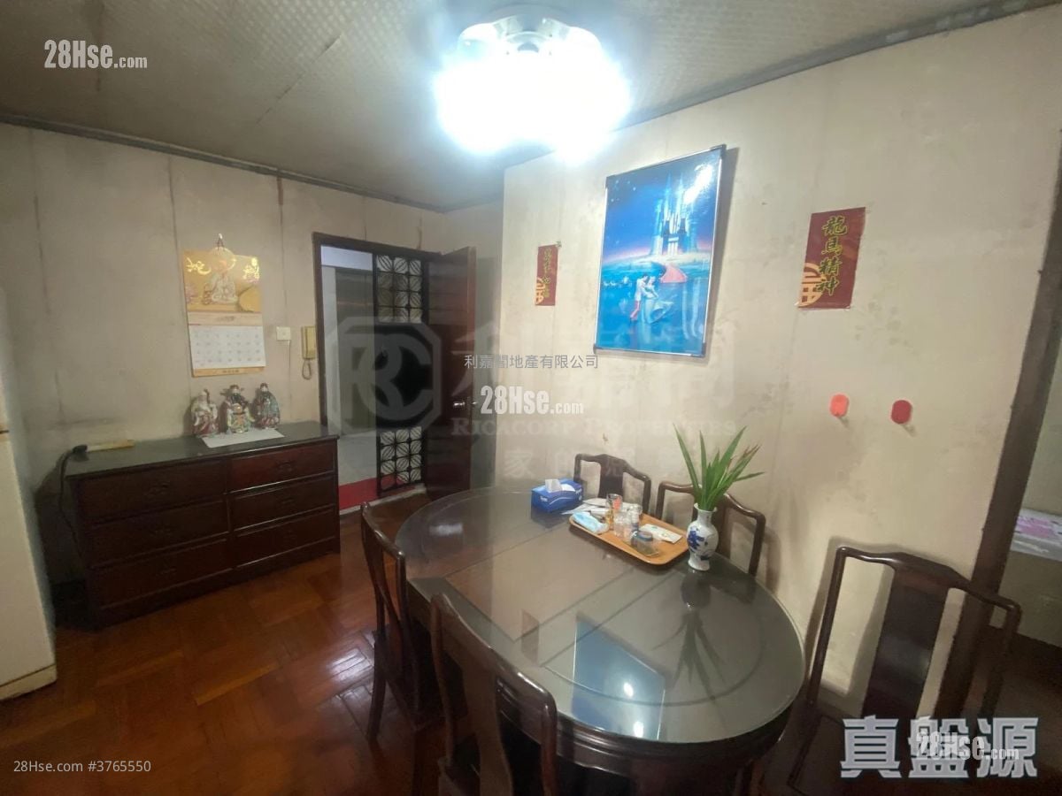 Mei Foo Sun Chuen Sell 3 Bedrooms , 1 Bathroom 703 ft²