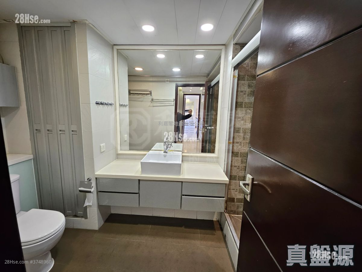 Mei Foo Sun Chuen Sell 4 Bedrooms , 2 Bathrooms 1,121 ft²