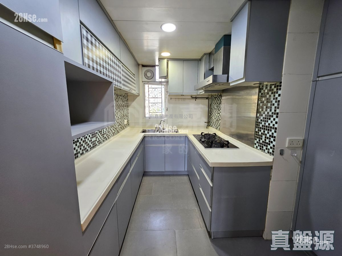 Mei Foo Sun Chuen Sell 4 Bedrooms , 2 Bathrooms 1,121 ft²