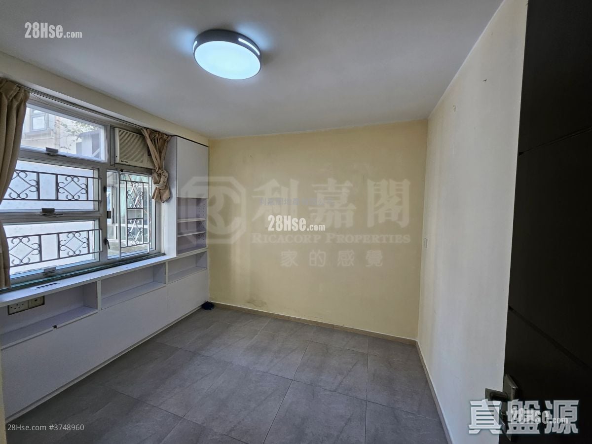 Mei Foo Sun Chuen Sell 4 Bedrooms , 2 Bathrooms 1,121 ft²