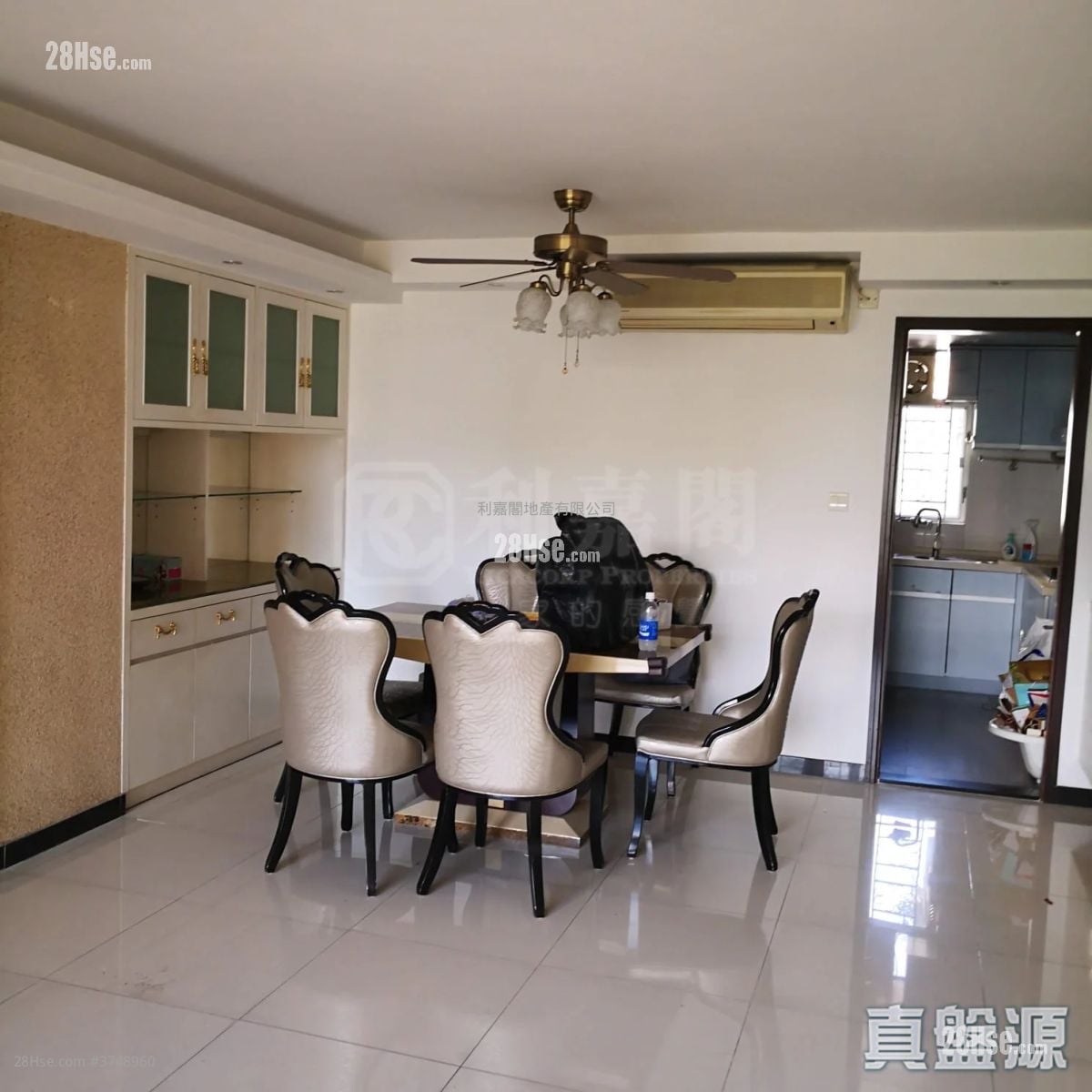 Mei Foo Sun Chuen Sell 4 Bedrooms , 2 Bathrooms 1,121 ft²