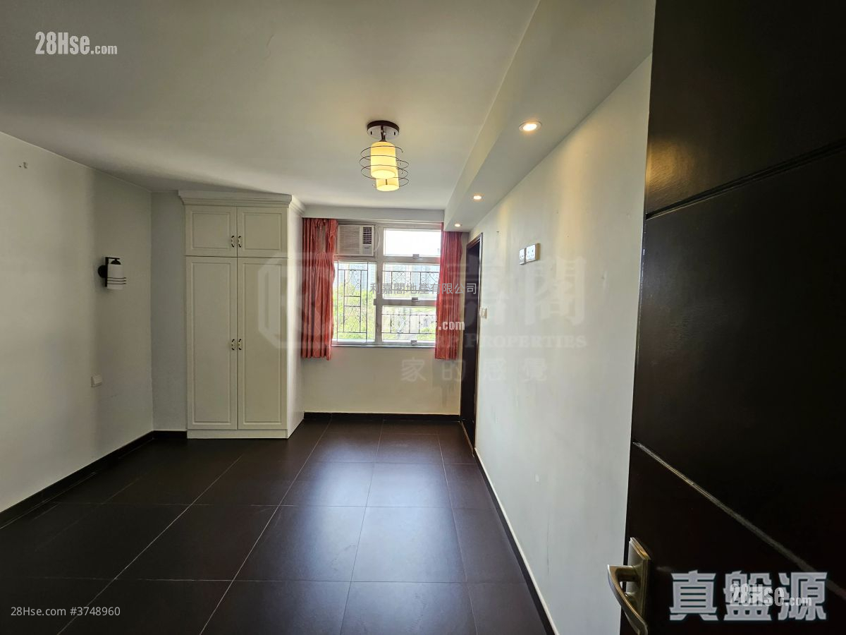 Mei Foo Sun Chuen Sell 4 Bedrooms , 2 Bathrooms 1,121 ft²