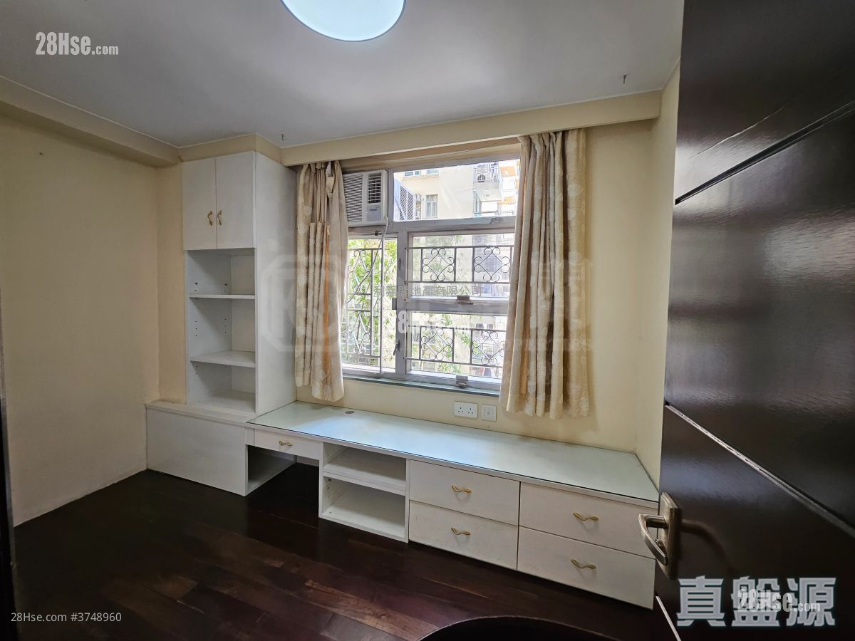 Mei Foo Sun Chuen Sell 4 Bedrooms , 2 Bathrooms 1,121 ft²