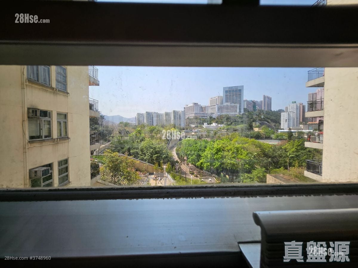 Mei Foo Sun Chuen Sell 4 Bedrooms , 2 Bathrooms 1,121 ft²