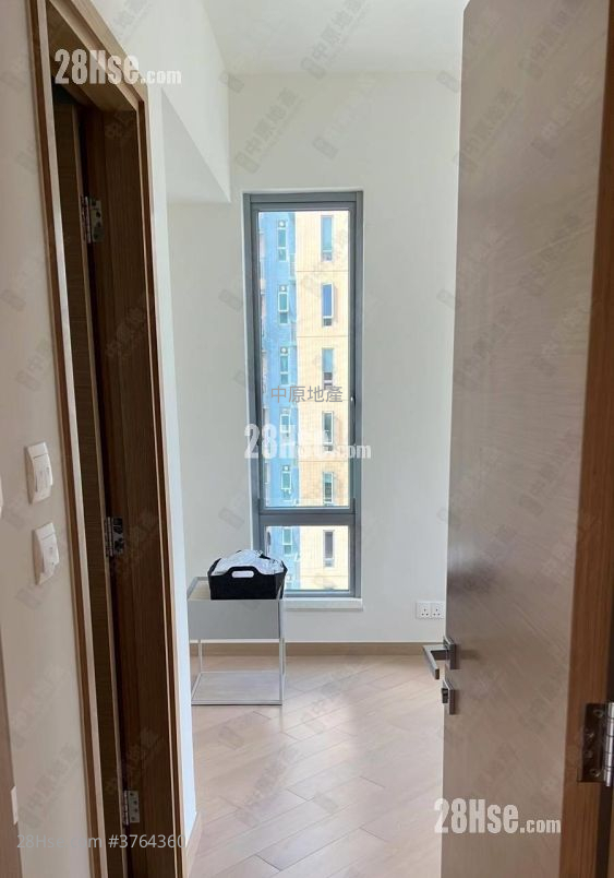 峻峦 售盘 3 房 736 平方尺