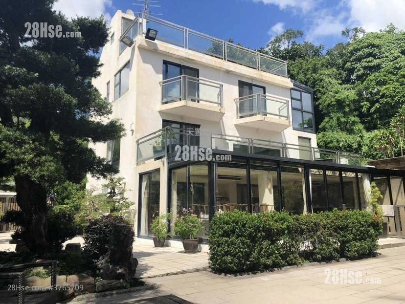 Pine Hill Villas Sell 5+ Bedrooms , 3 Bathrooms 2,300 ft²