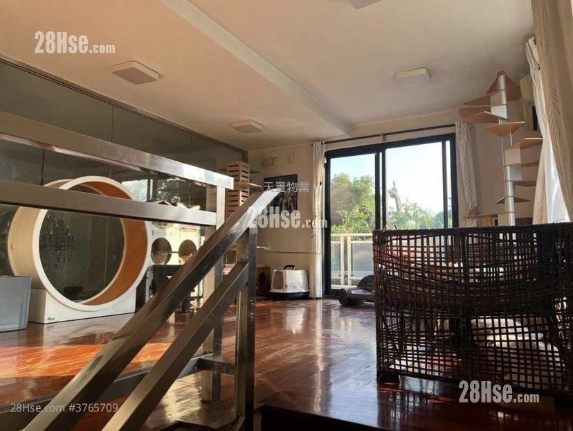 Pine Hill Villas Sell 5+ Bedrooms , 3 Bathrooms 2,300 ft²