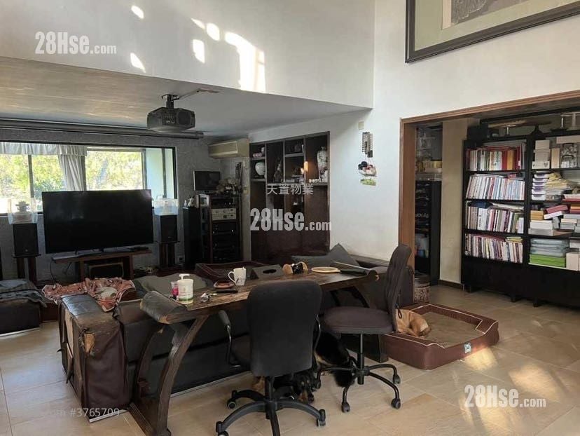 Pine Hill Villas Sell 5+ Bedrooms , 3 Bathrooms 2,300 ft²