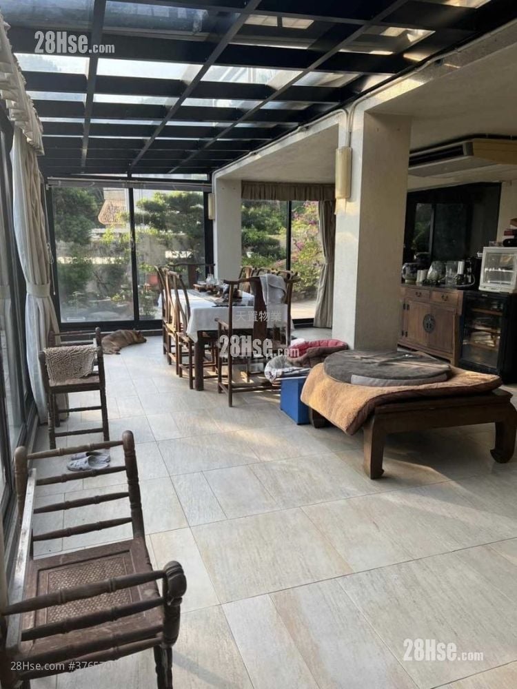 Pine Hill Villas Sell 5+ Bedrooms , 3 Bathrooms 2,300 ft²