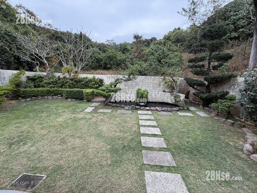 Pine Hill Villas Sell 5+ Bedrooms , 3 Bathrooms 2,300 ft²