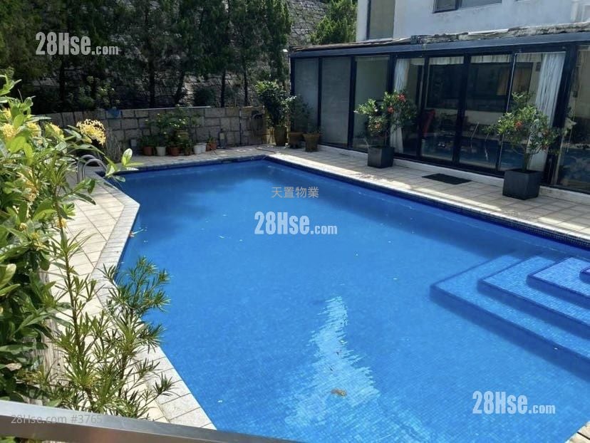 Pine Hill Villas Sell 5+ Bedrooms , 3 Bathrooms 2,300 ft²