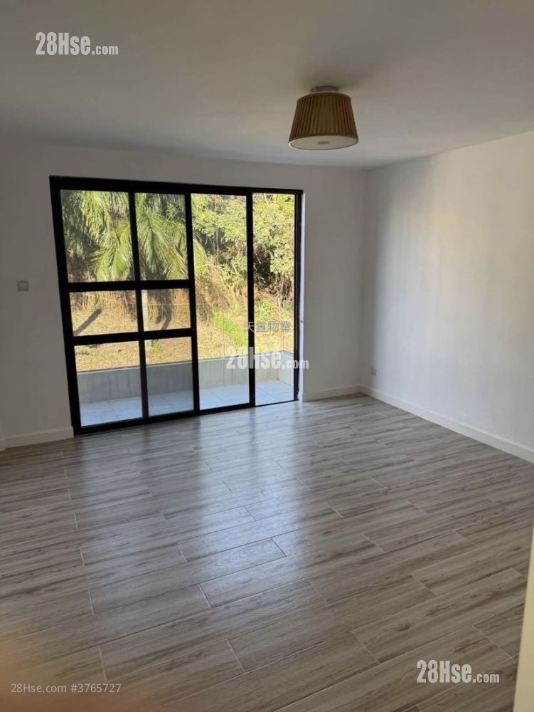 村屋 售盘 3 房 , 3 浴室 2,100 平方尺