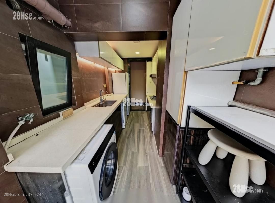 新世界鹿茵翠地 售盘 2 房 , 1 浴室 858 平方尺