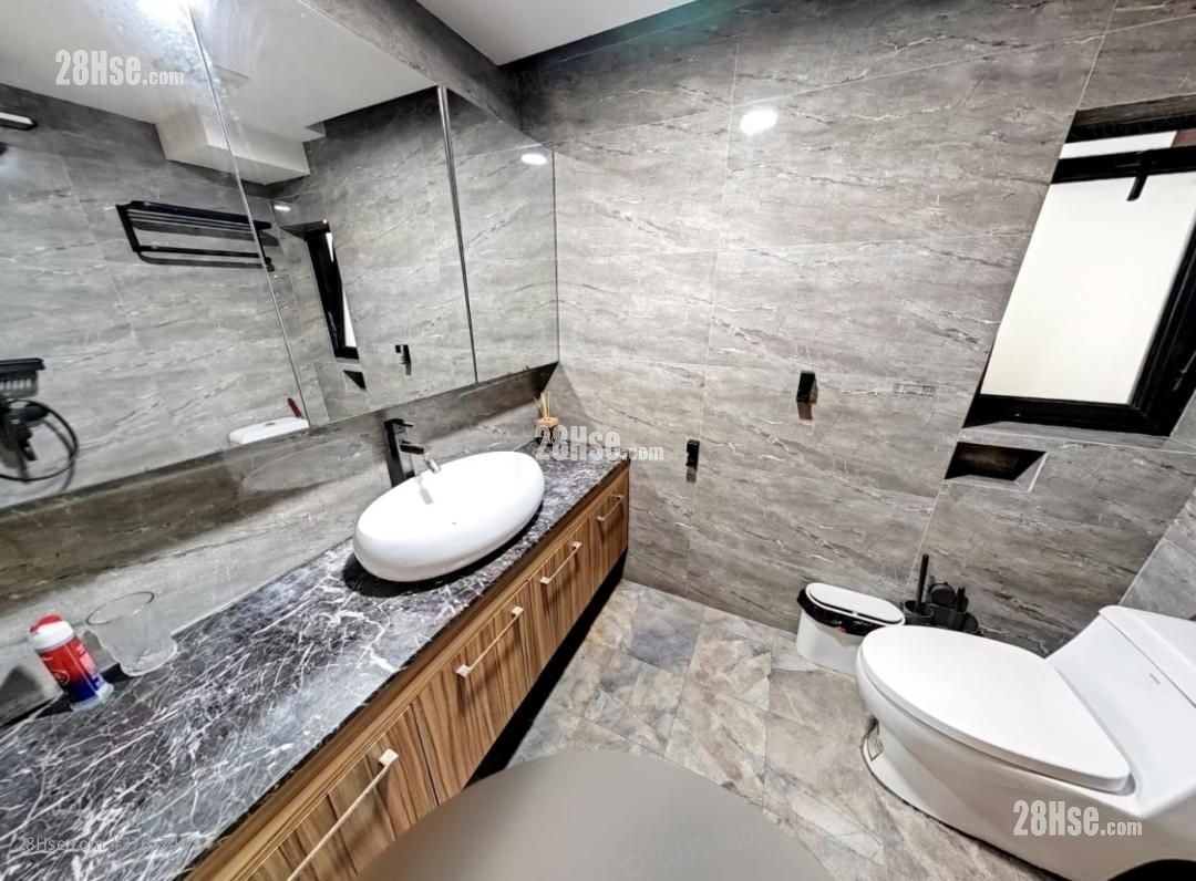 新世界鹿茵翠地 售盘 2 房 , 1 浴室 858 平方尺