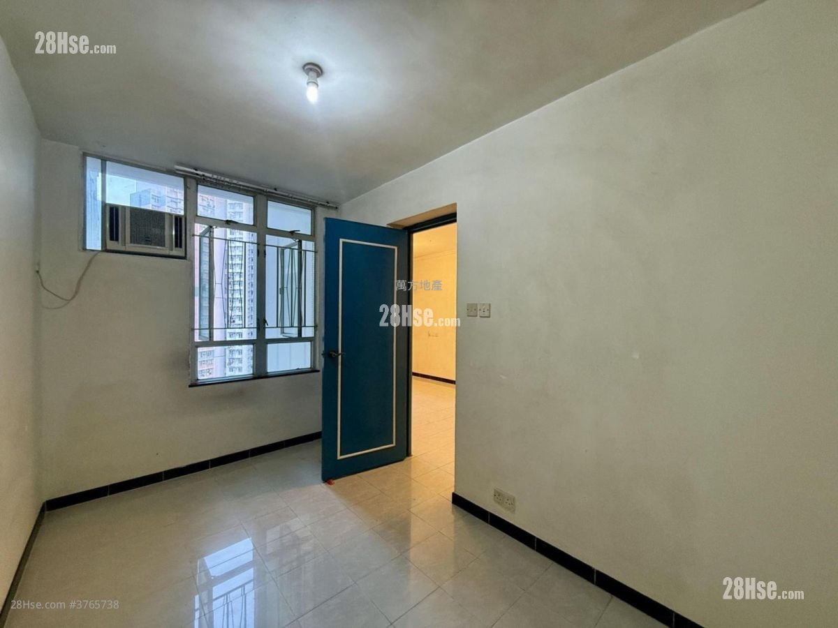 Kam Fung Court Sell 2 Bedrooms , 1 Bathroom 536 ft²