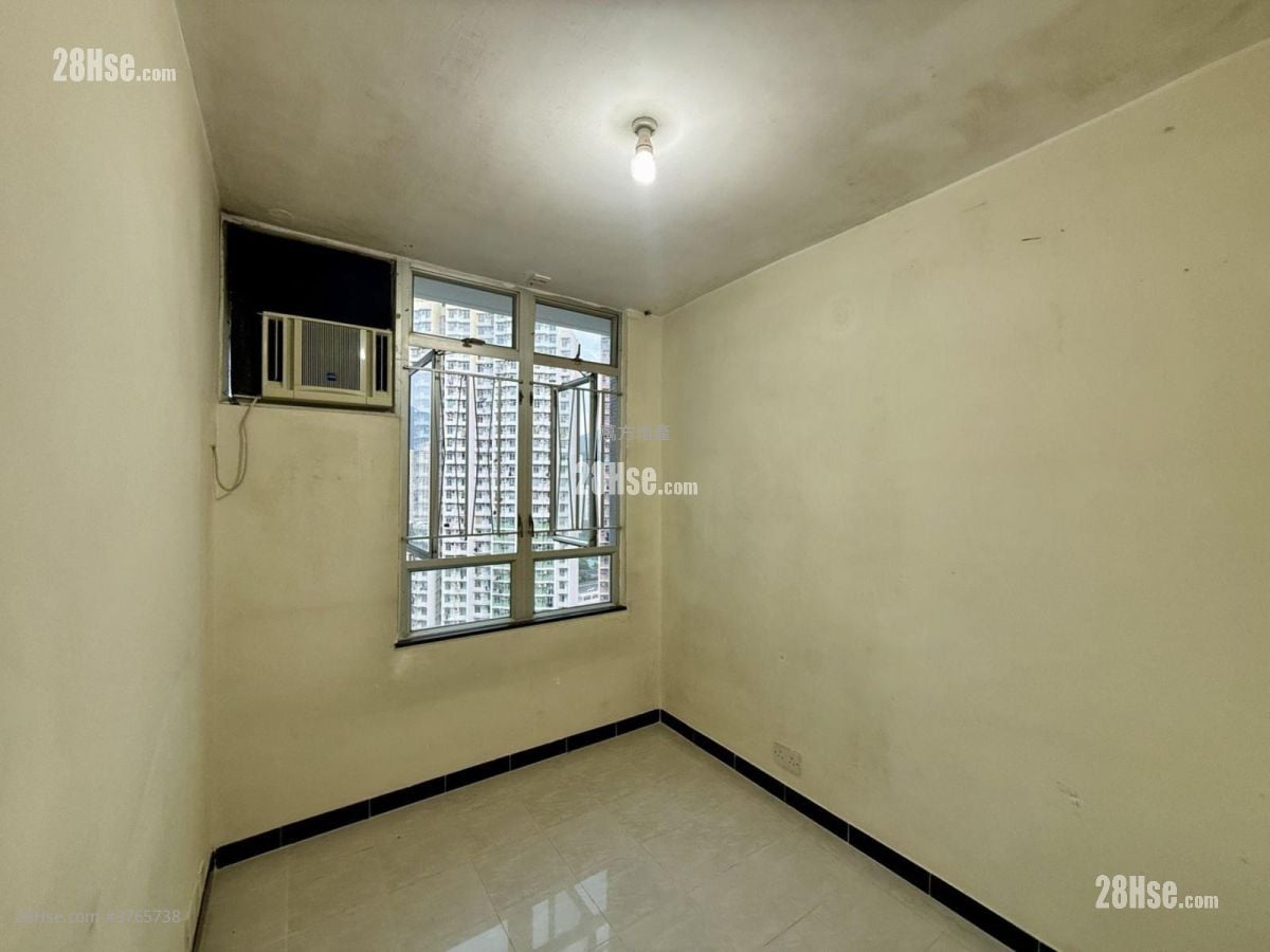 Kam Fung Court Sell 2 Bedrooms , 1 Bathroom 536 ft²