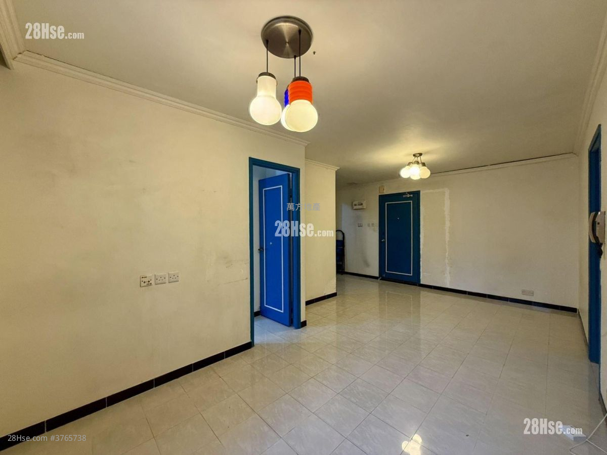 Kam Fung Court Sell 2 Bedrooms , 1 Bathroom 536 ft²